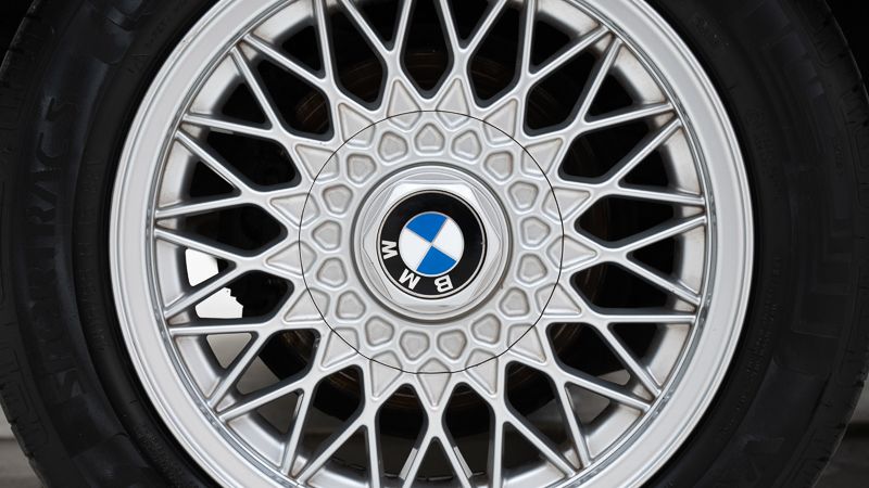 BMW  320i \'90 