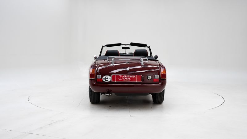 MG B \'75 