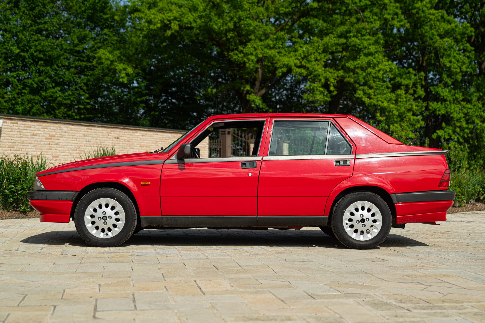 Alfa Romeo 75 