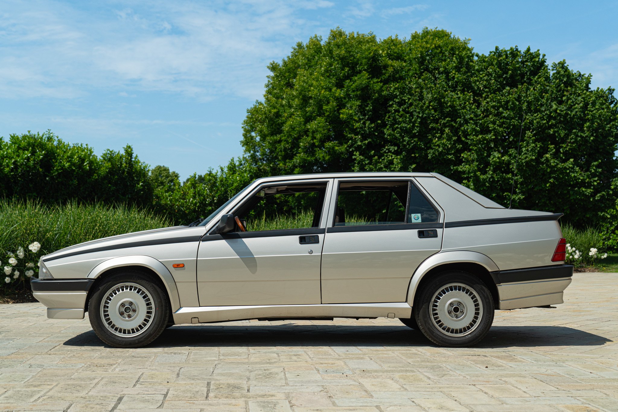 Alfa Romeo 75 2.0 