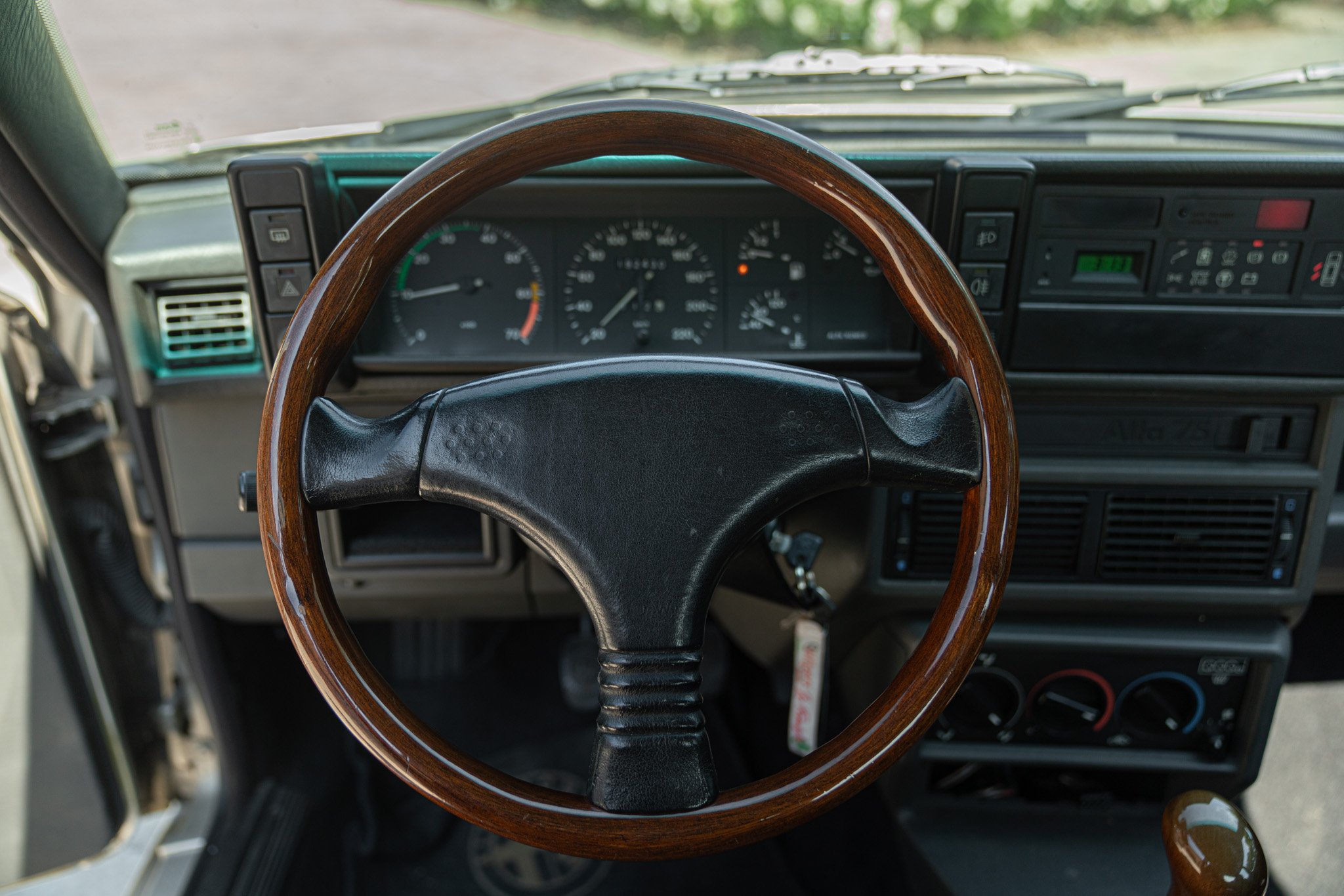 Alfa Romeo 75 2.0 