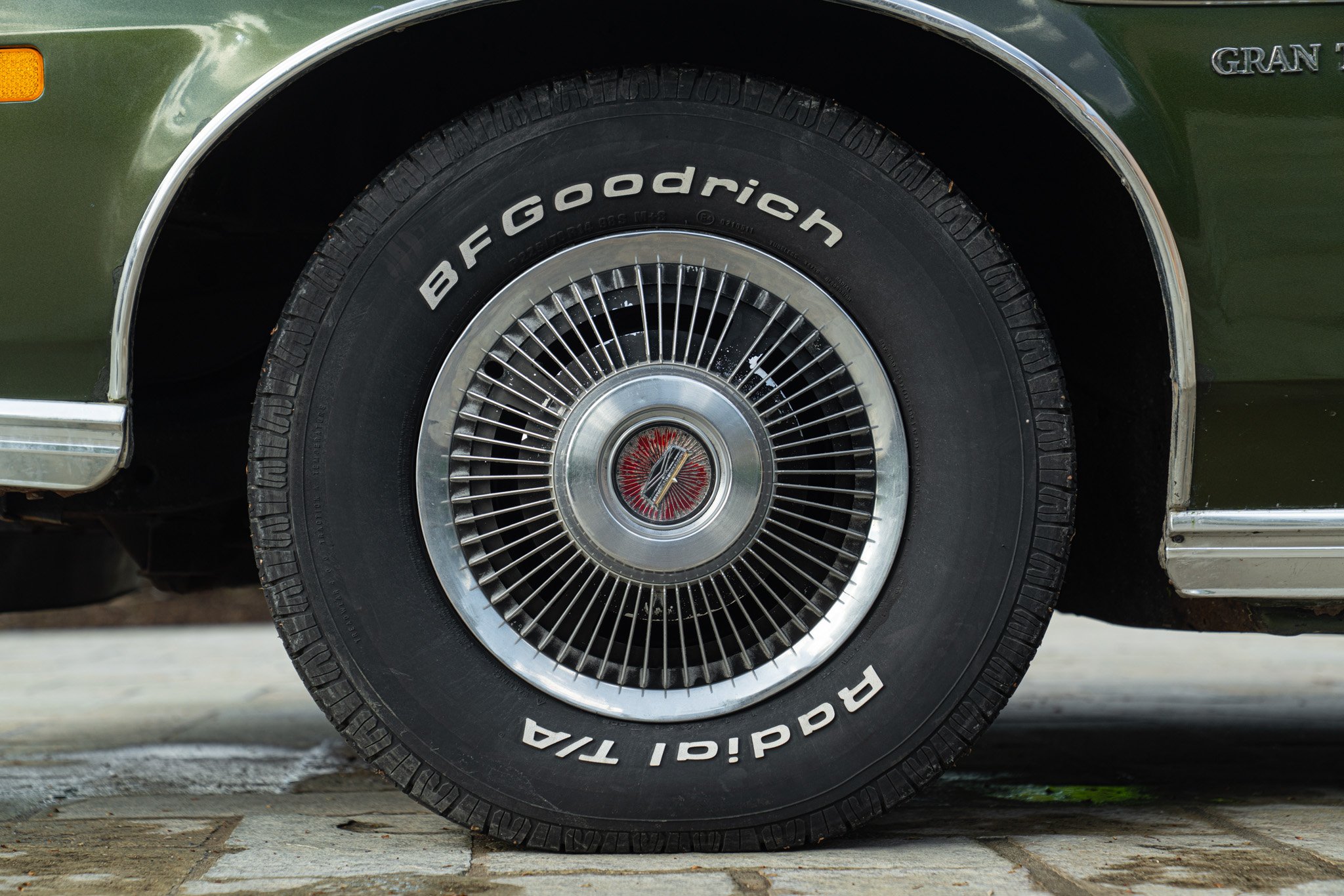 Ford GRAN TORINO 4 DOOR 5.7 V8 BROUGHAM 