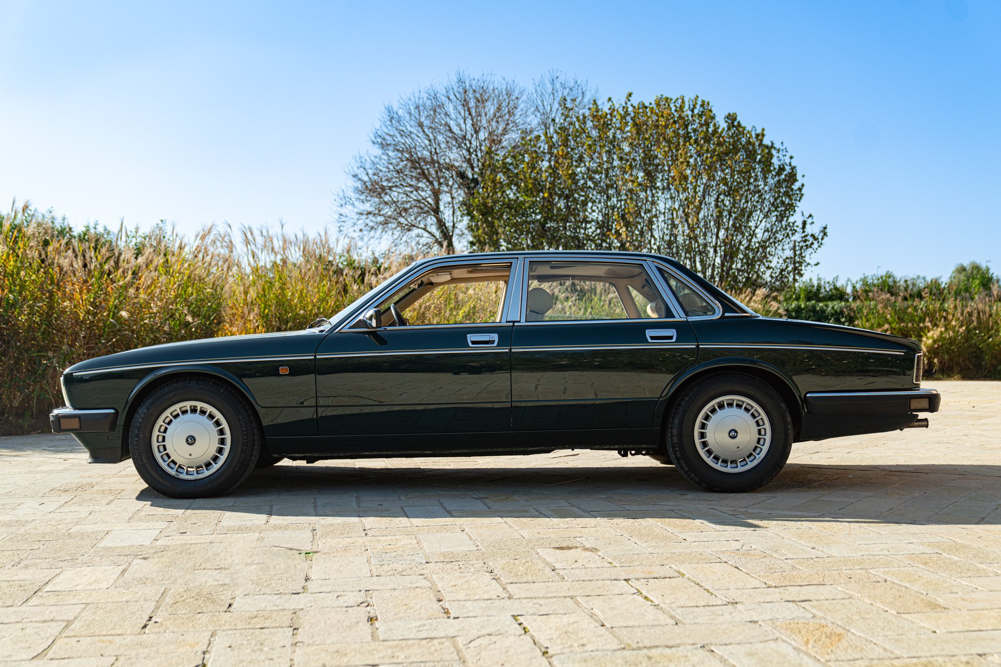 Daimler XJ 40 