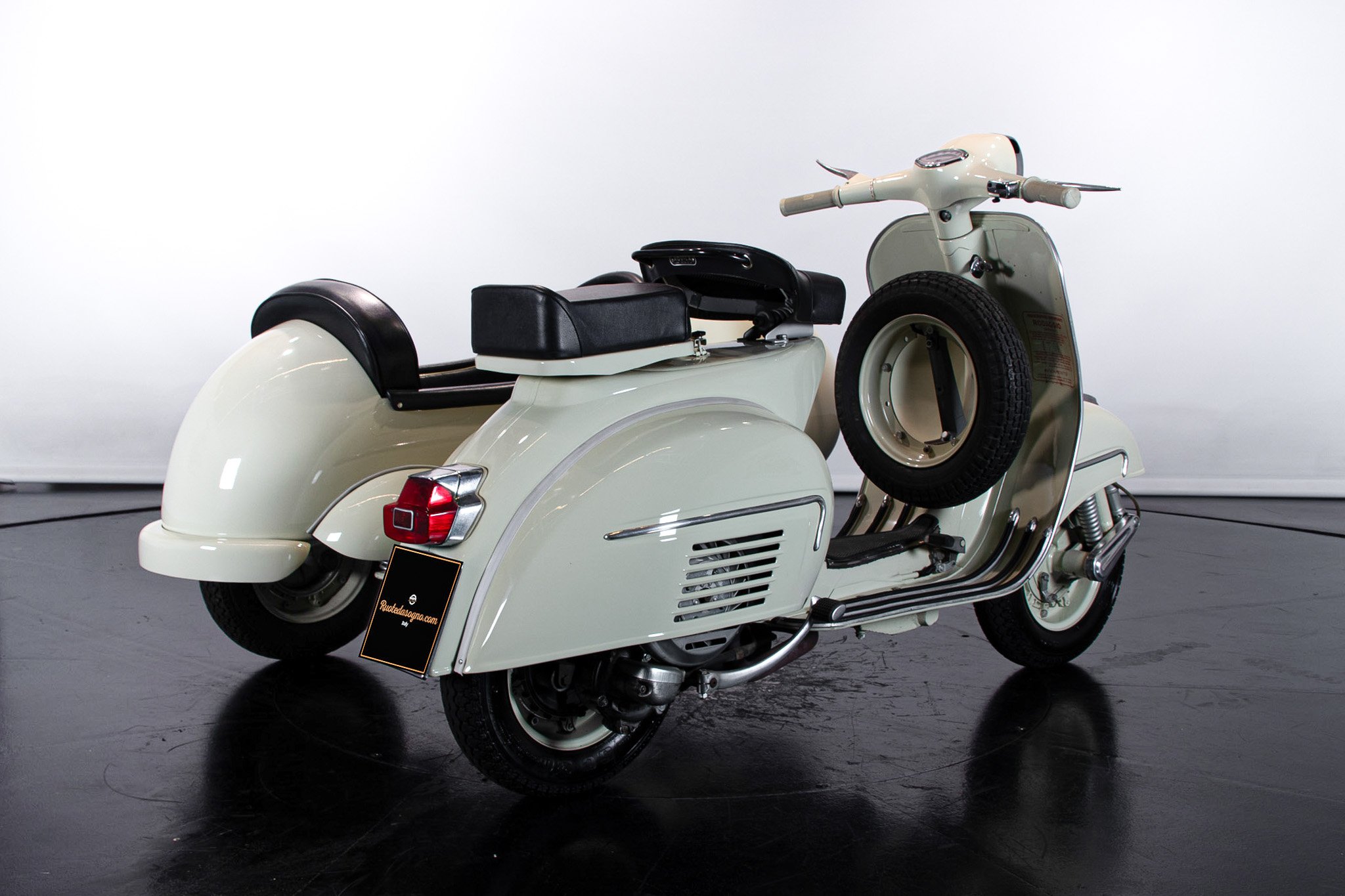 Piaggio Vespa GL 150 Sidecar 