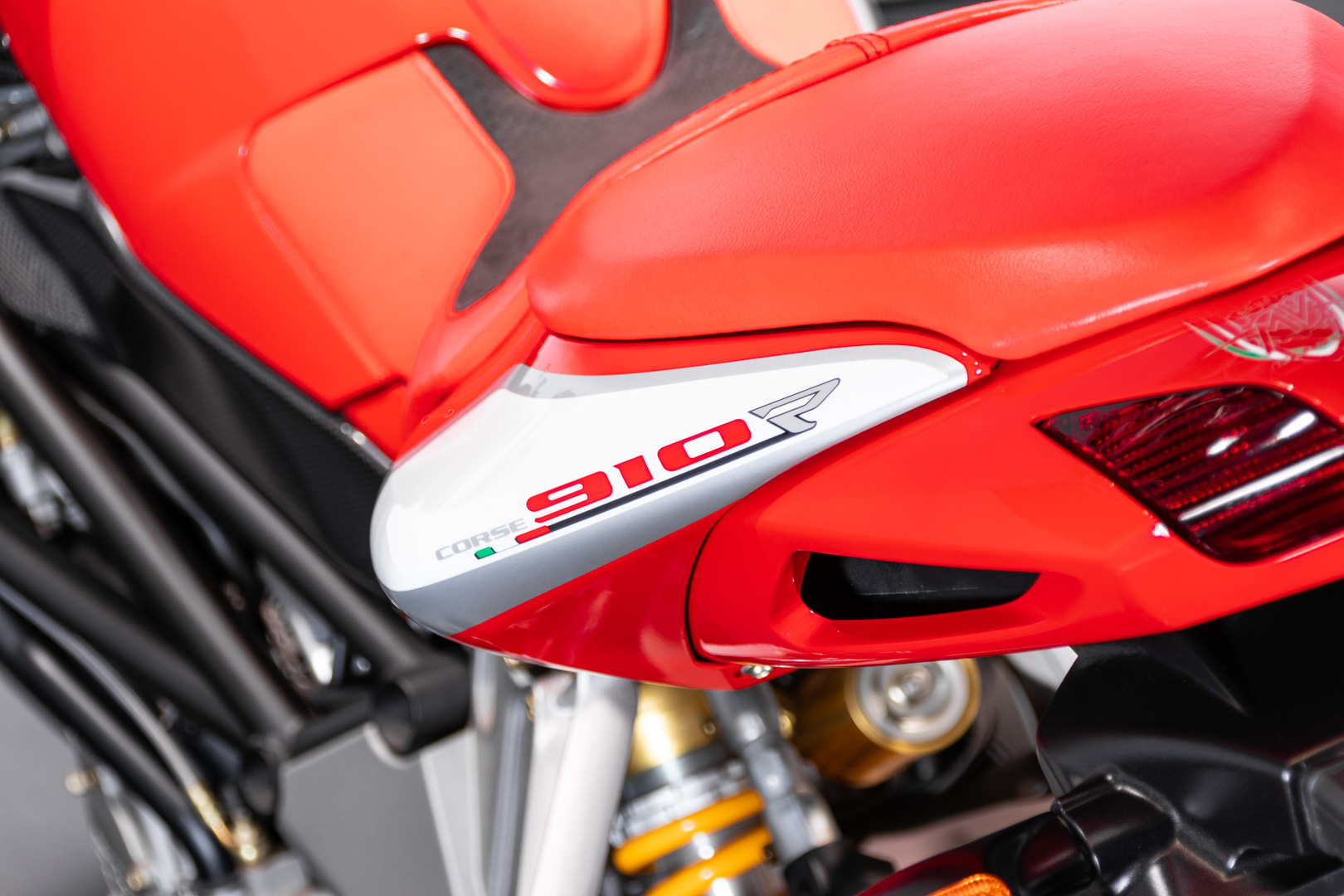 MV Agusta BRUTALE 910 R CORSE TITANIUM n°3/33 