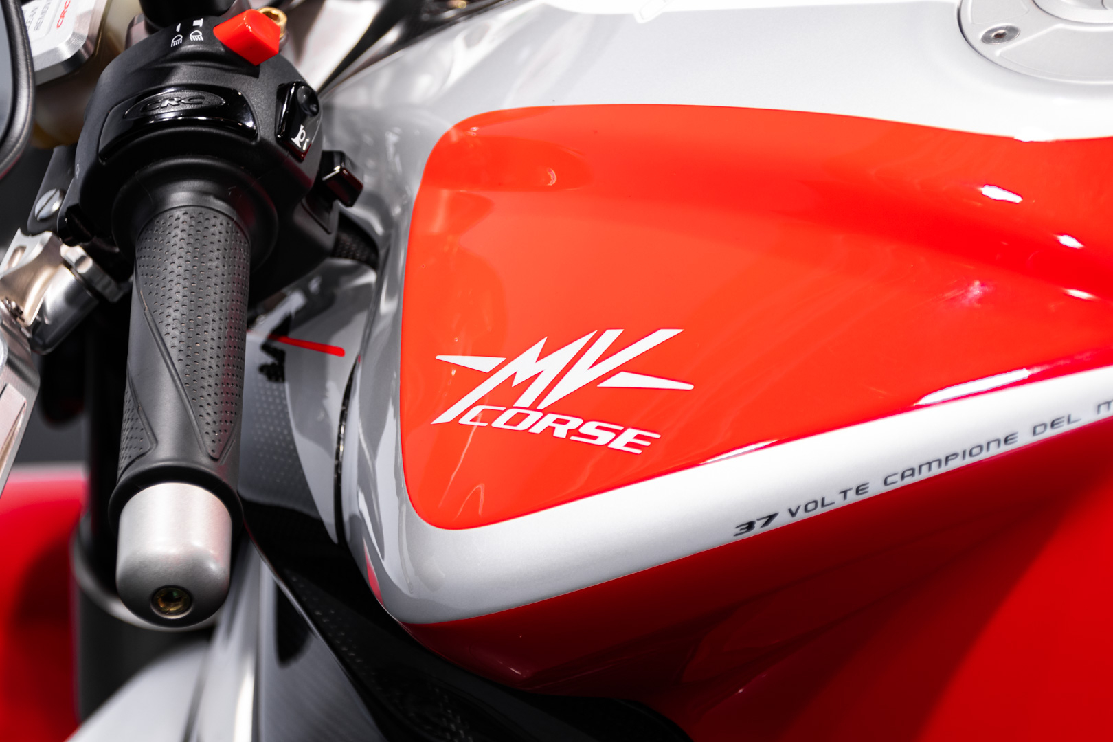 MV Agusta BRUTALE 910 R CORSE TITANIUM n°3/33 