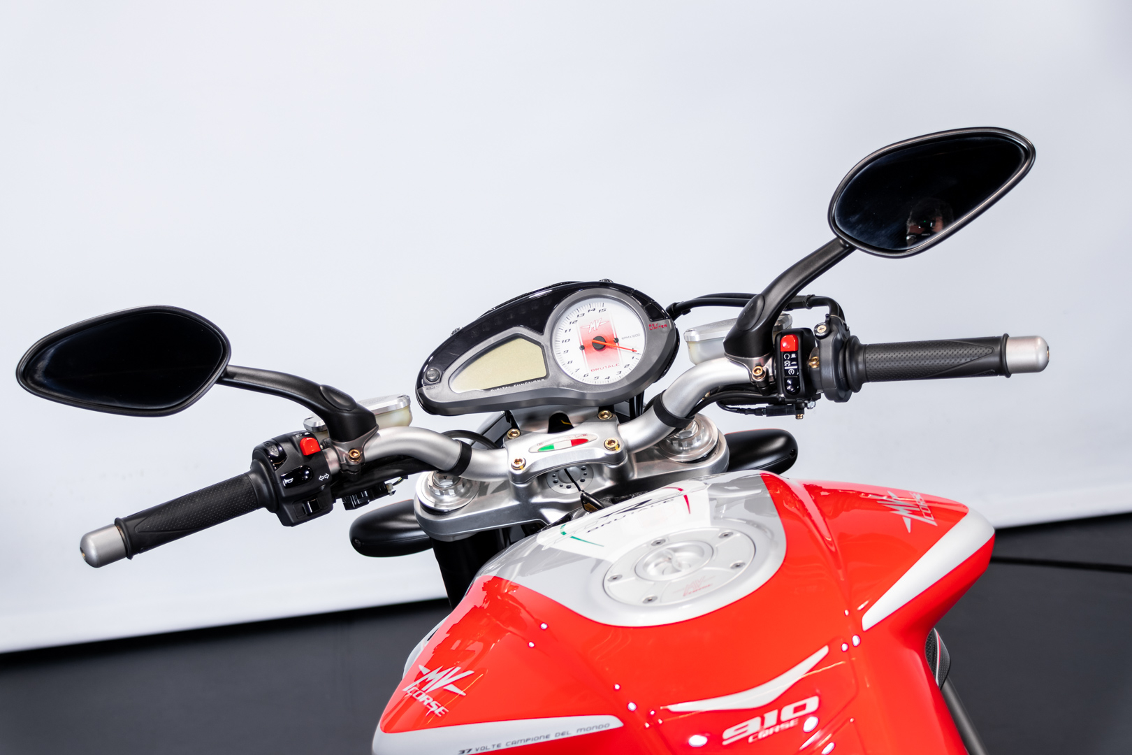 MV Agusta BRUTALE 910 R CORSE TITANIUM n°3/33 