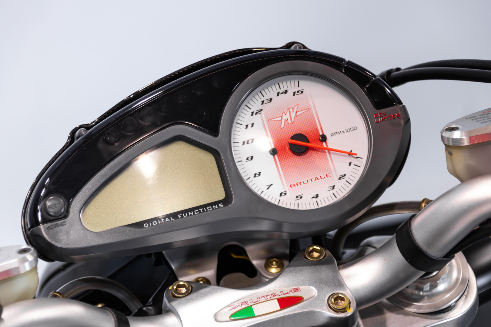 MV Agusta BRUTALE 910 R CORSE TITANIUM n°3/33 