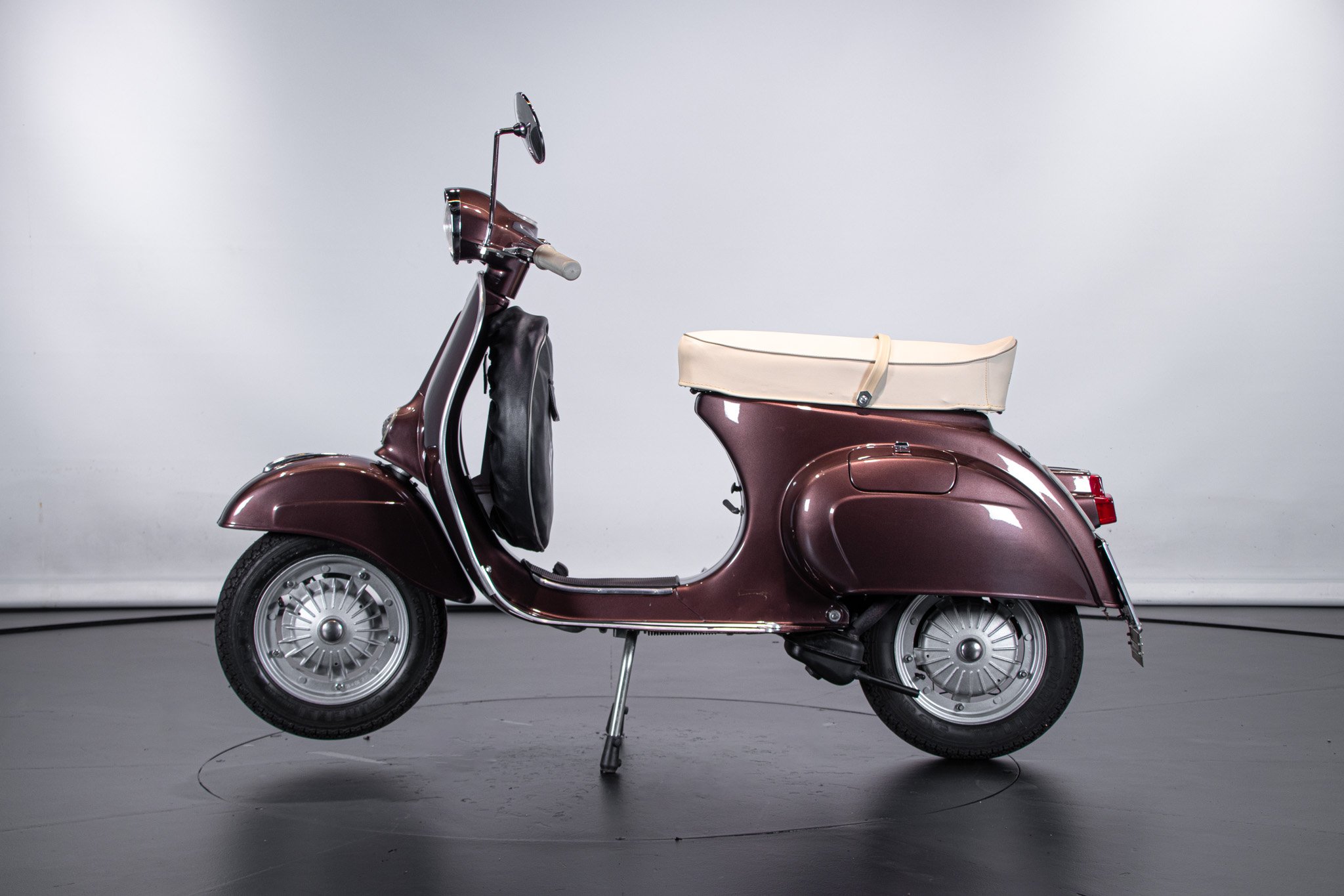 Piaggio VESPA 125 PRIMAVERA \"COCA-COLA\" 