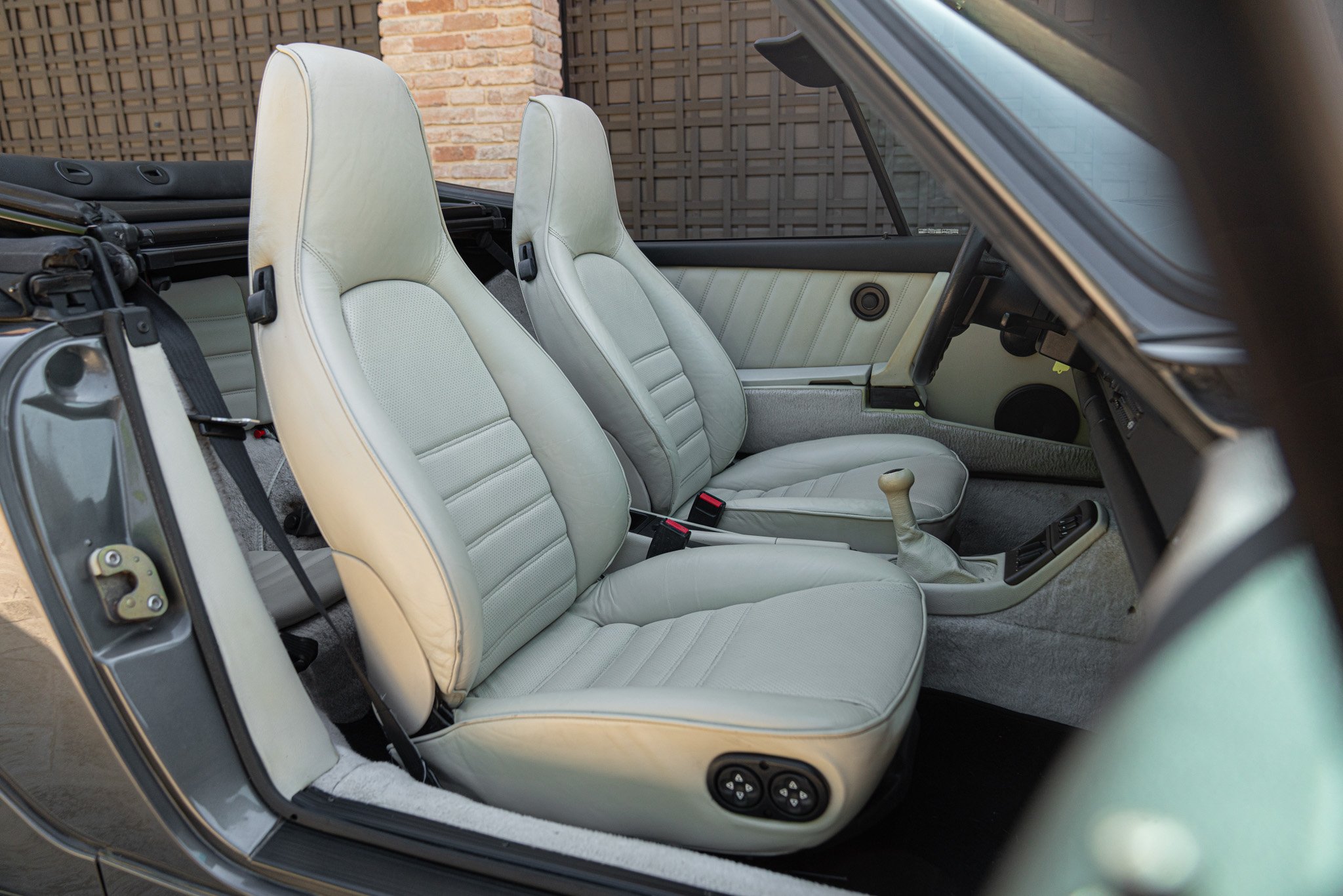 Porsche 964 (911) CARRERA 4 CABRIOLET 