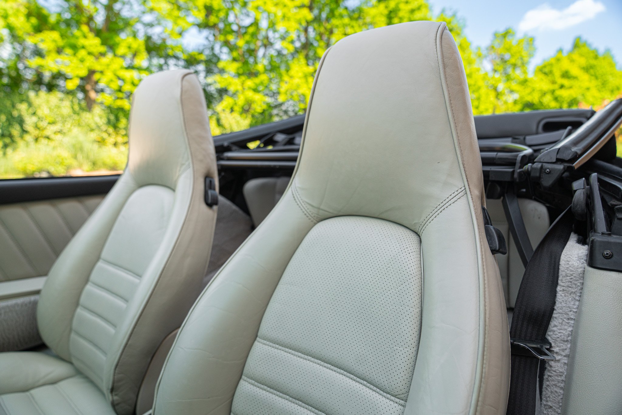 Porsche 964 (911) CARRERA 4 CABRIOLET 