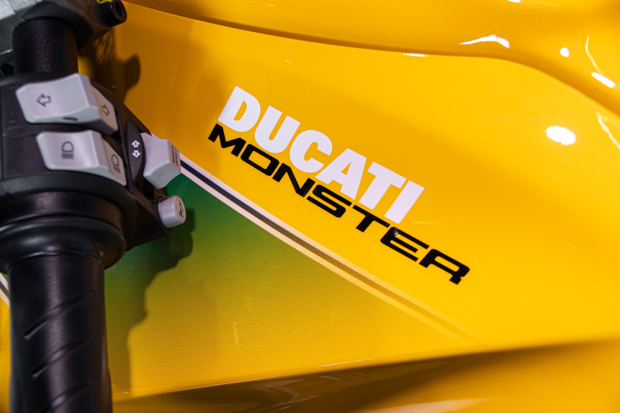Ducati DUCATI MONSTER SENNA 