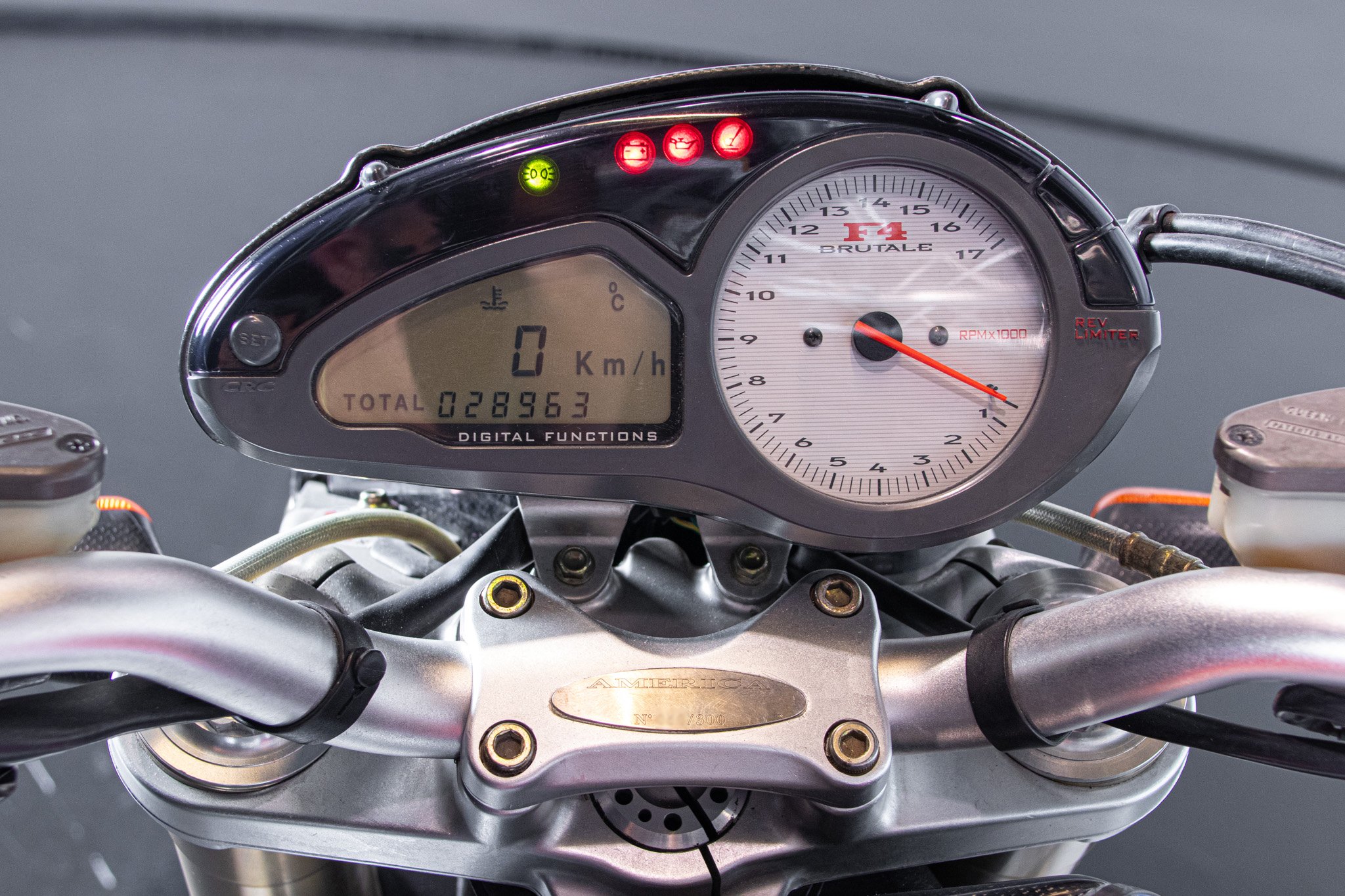 MV Agusta BRUTALE 750 AMERICA 