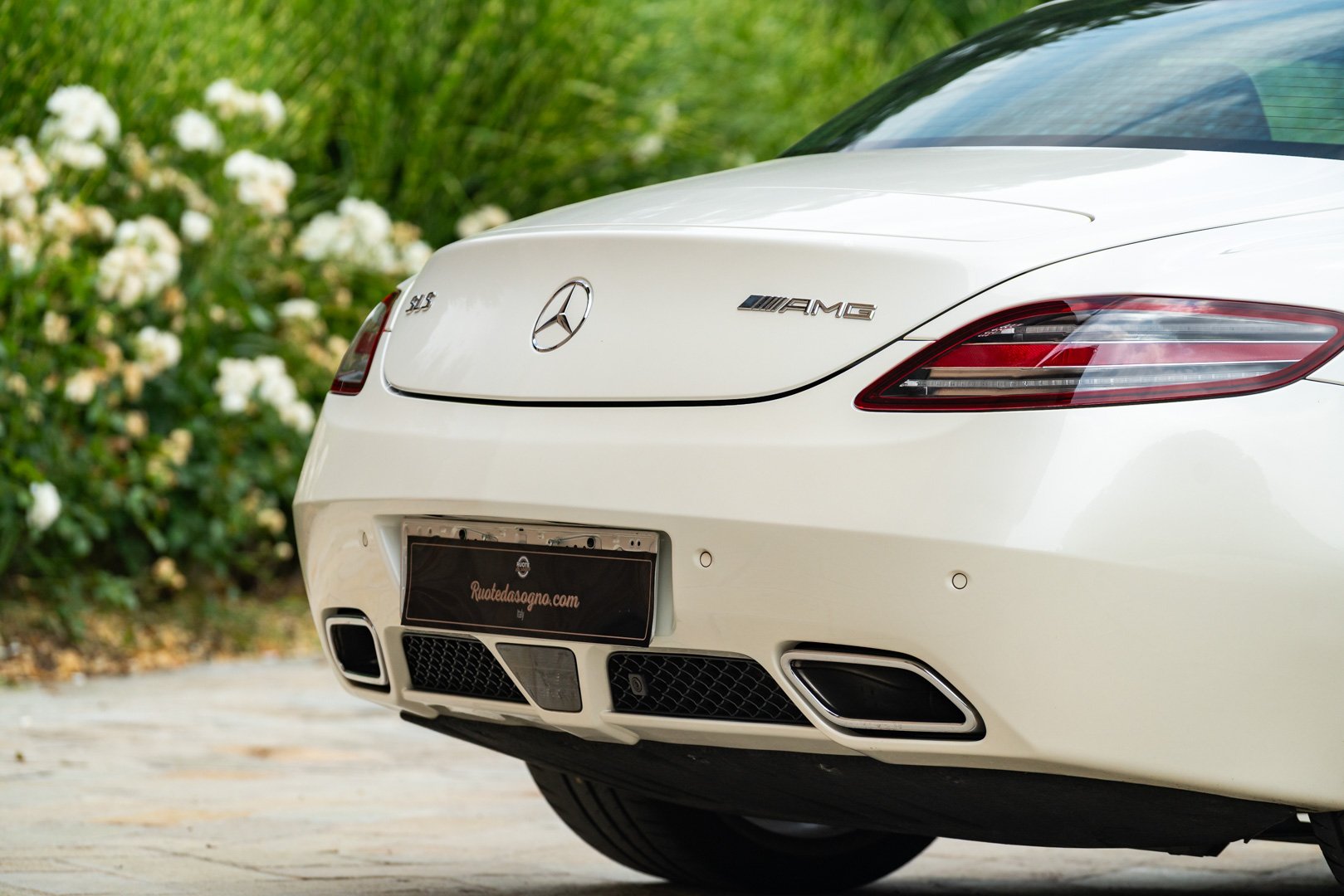 Mercedes Benz SLS AMG 