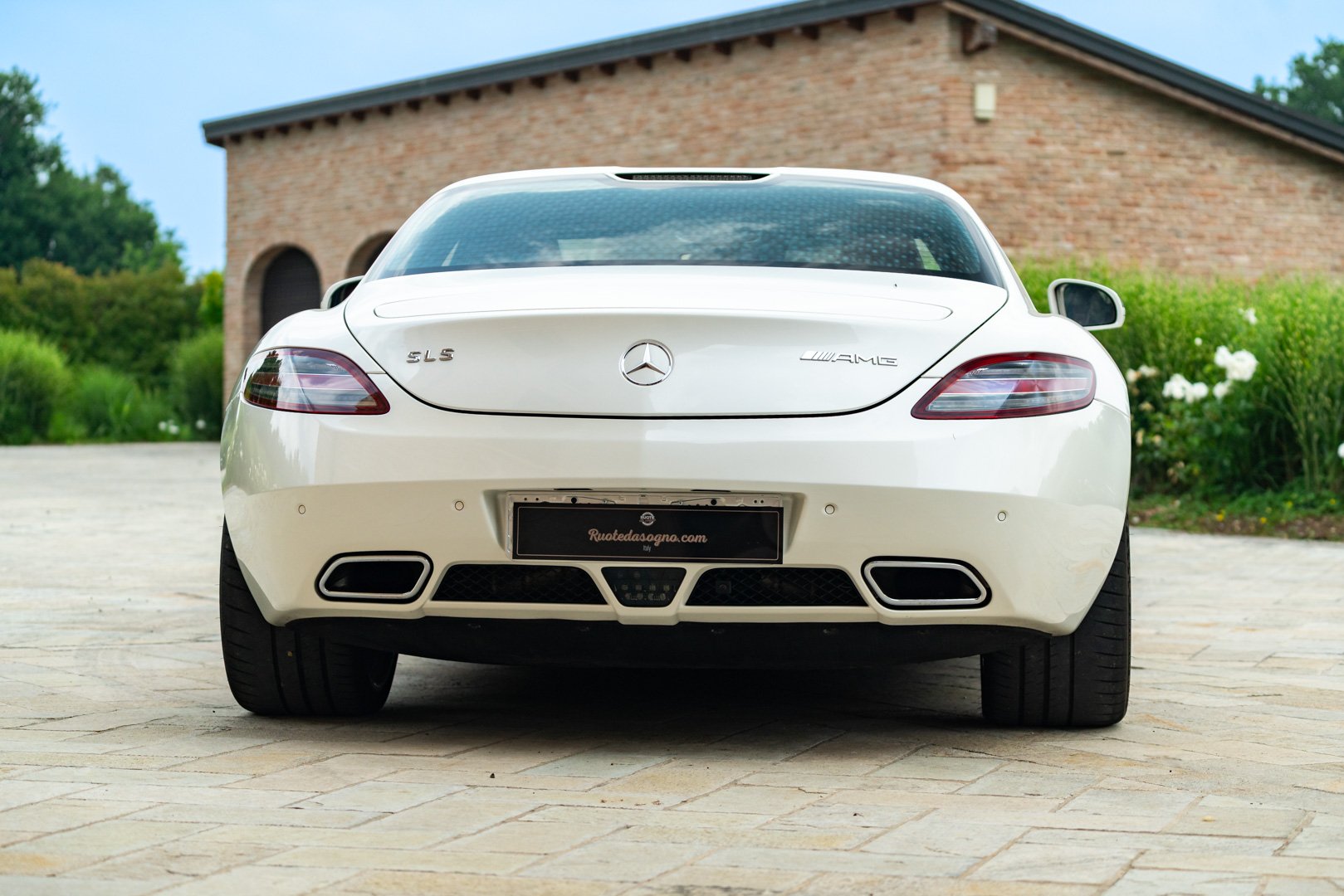 Mercedes Benz SLS AMG 
