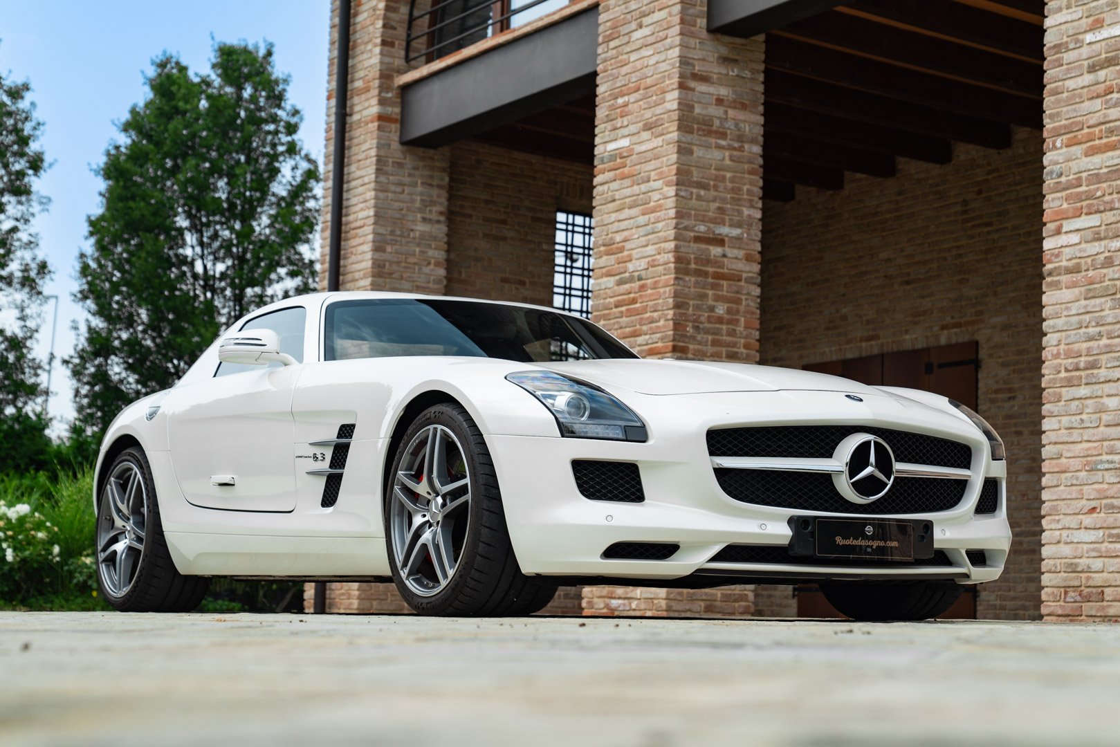 Mercedes Benz SLS AMG 
