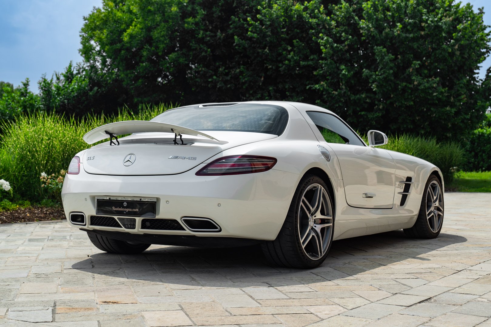 Mercedes Benz SLS AMG 