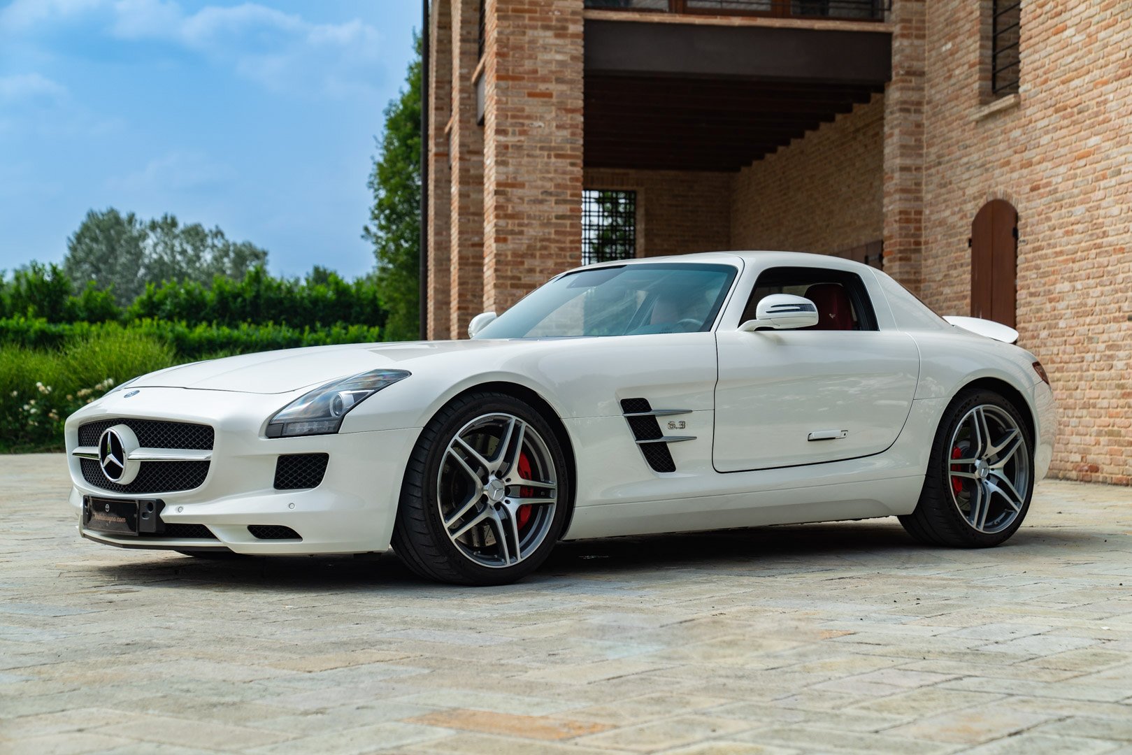 Mercedes Benz SLS AMG 