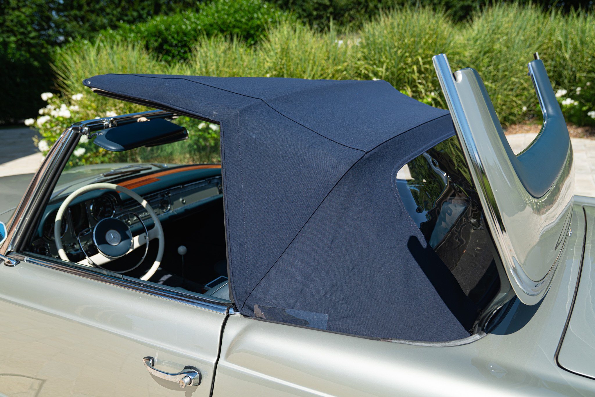 Mercedes Benz 230 SL 