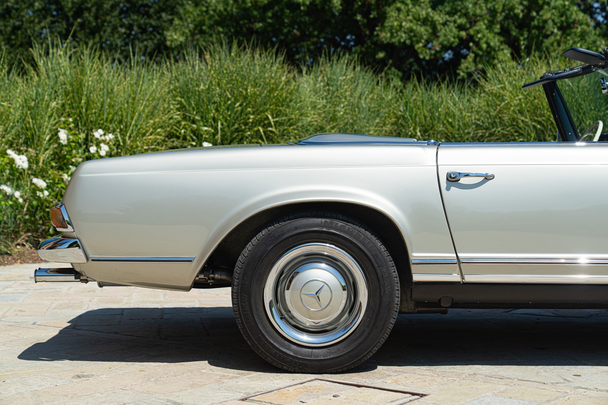 Mercedes Benz 230 SL 