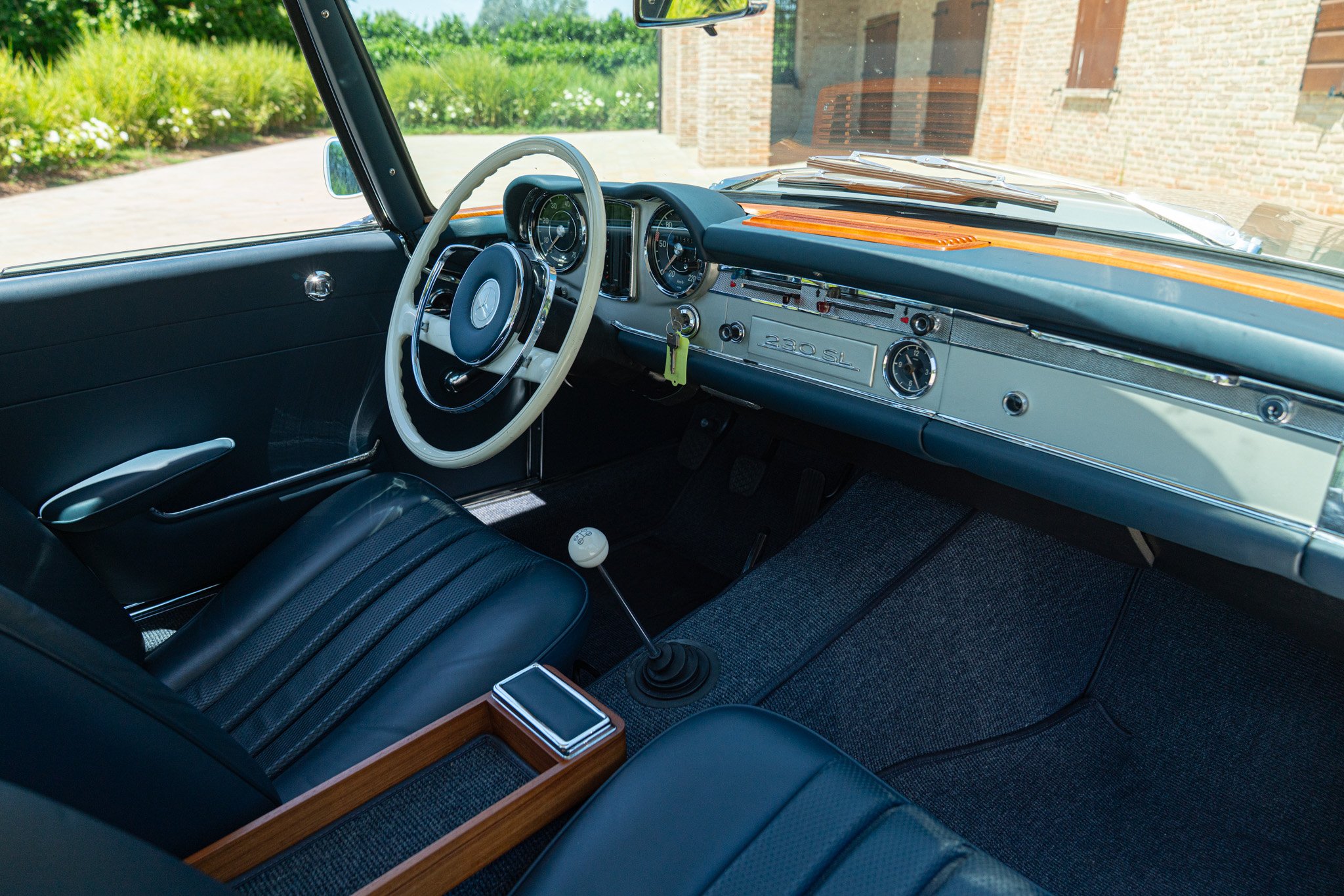 Mercedes Benz 230 SL 