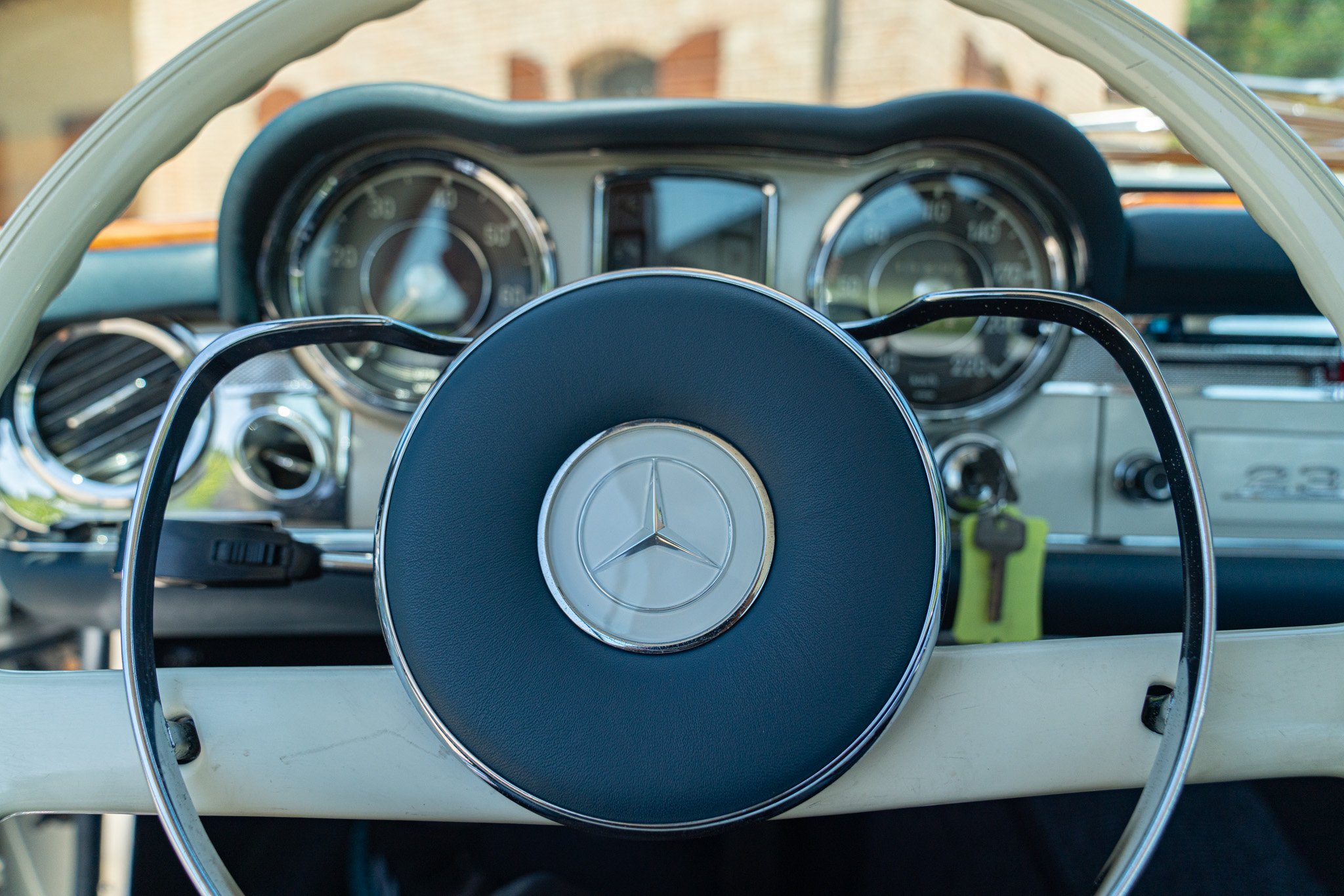 Mercedes Benz 230 SL 