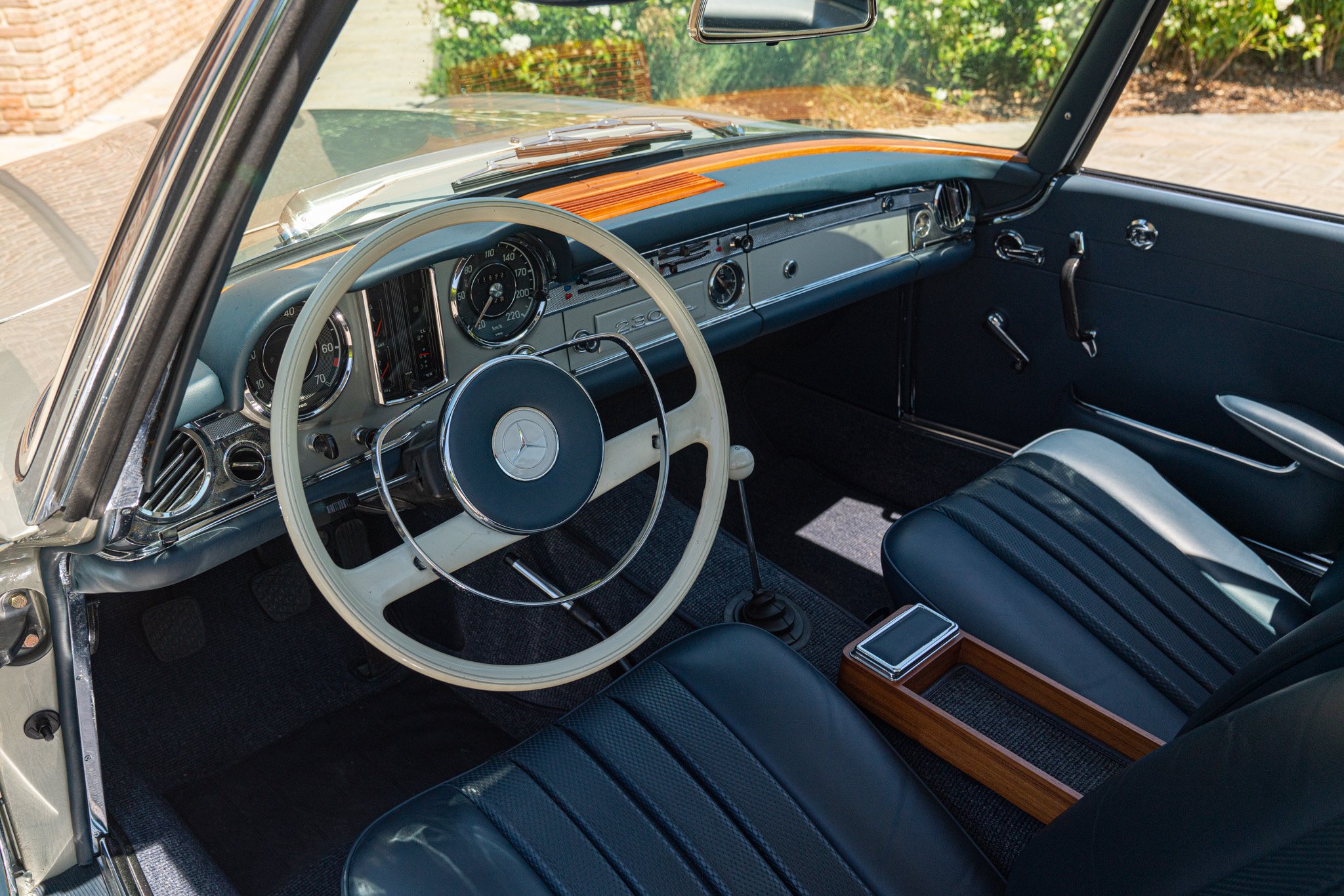 Mercedes Benz 230 SL 