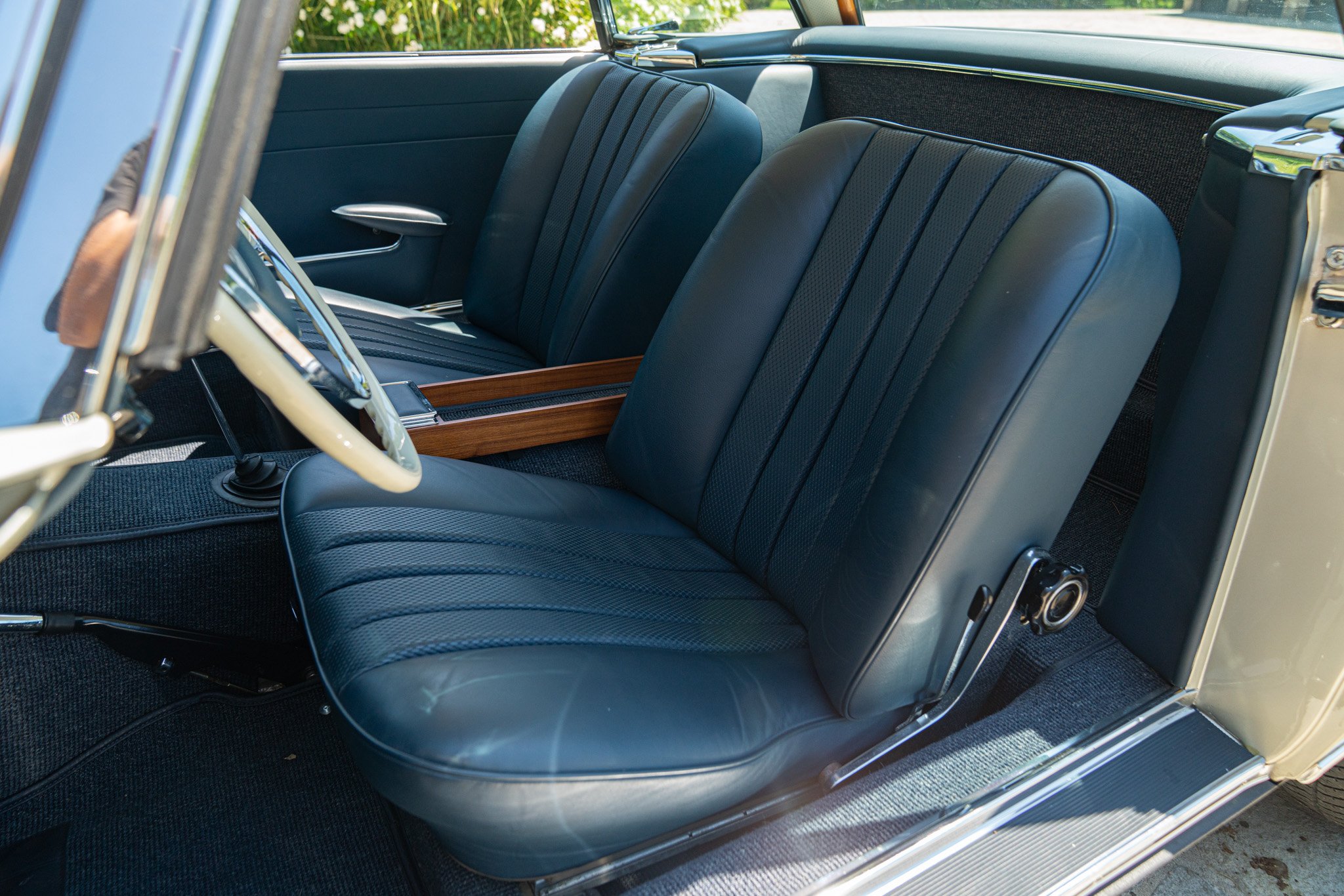 Mercedes Benz 230 SL 
