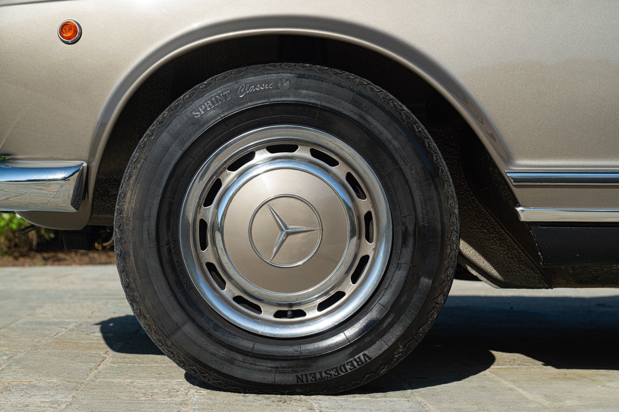 Mercedes Benz 280 SL 