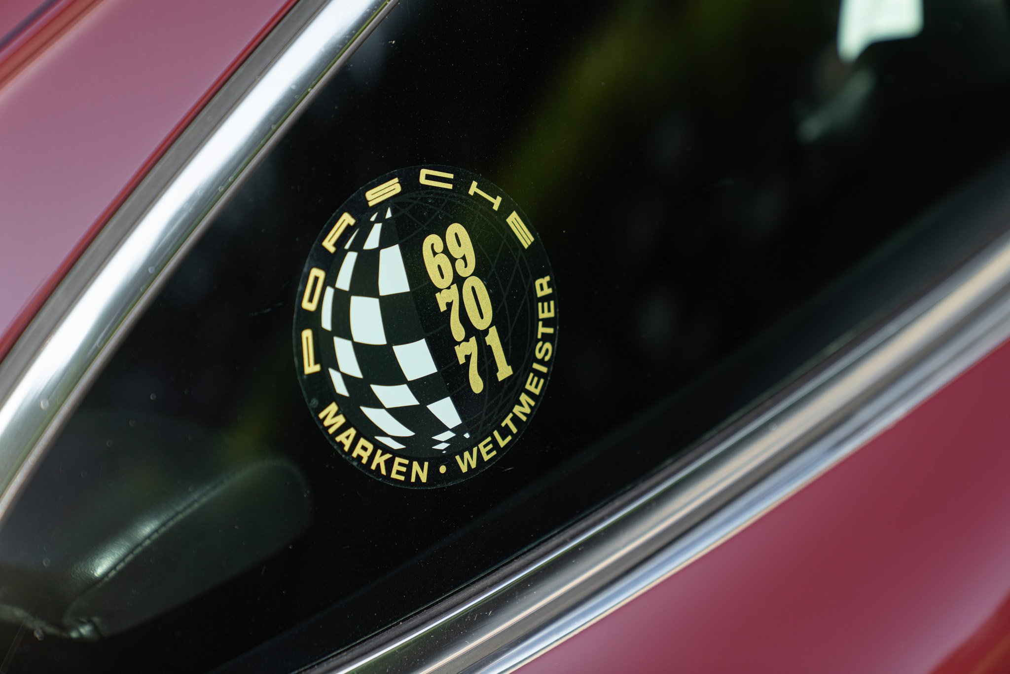 Porsche 911 2.2 S           