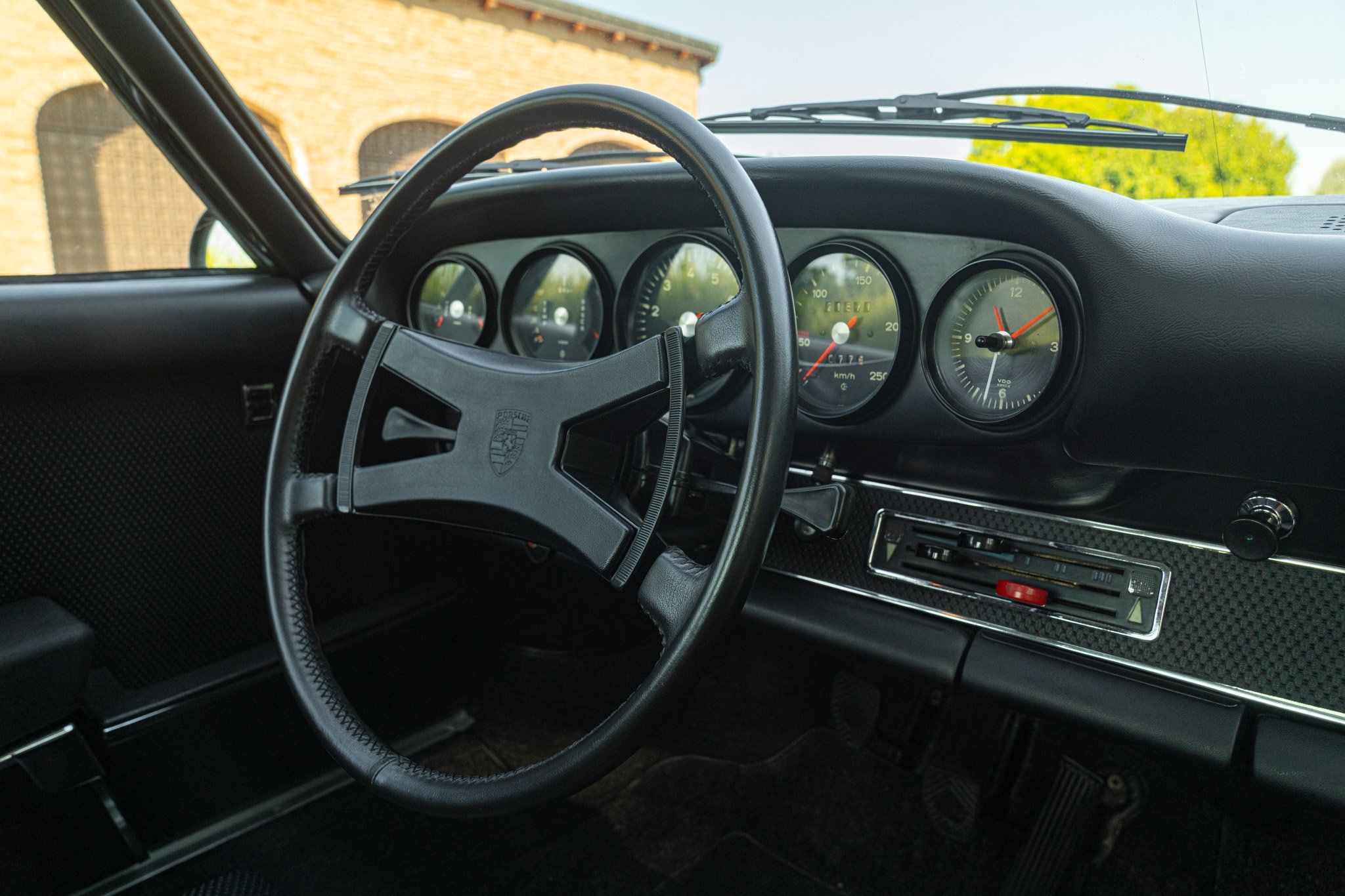 Porsche 911 2.2 S           
