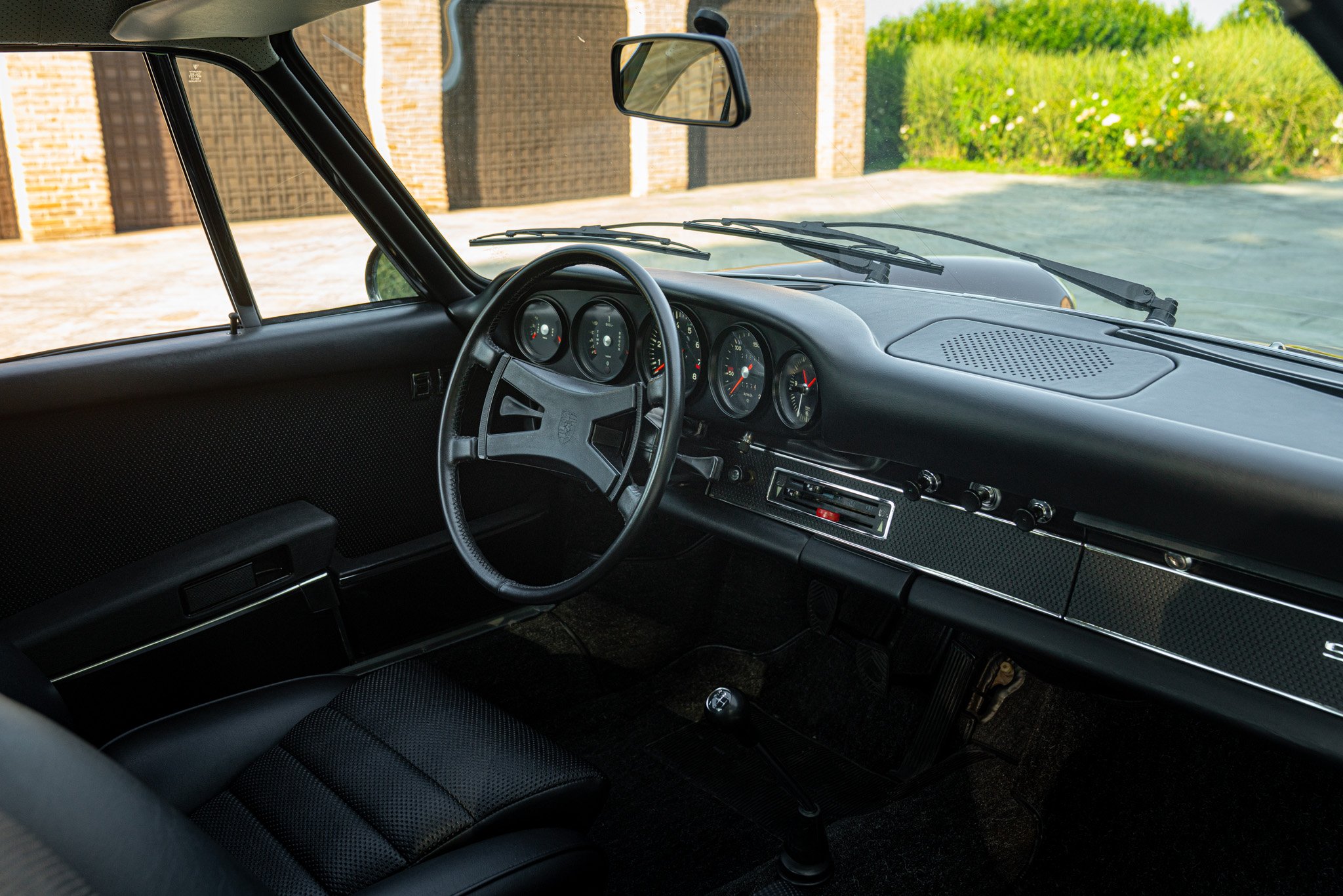 Porsche 911 2.2 S           