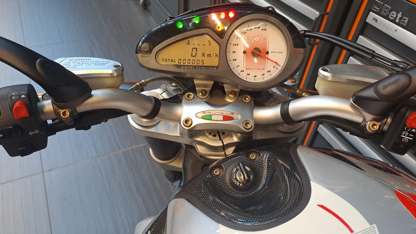 MV Agusta BRUTALE 910 R CORSE TITANIUM n°3/33 