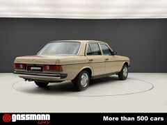 Mercedes Benz 200 Limousine W123 