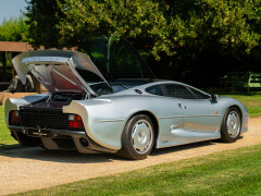 Jaguar XJ 220 