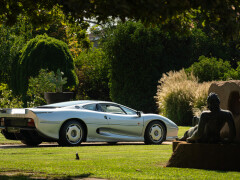 Jaguar XJ 220 