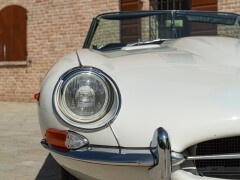 Jaguar E-TYPE I° SERIE 4.2 ROADSTER 