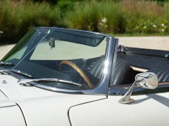 Jaguar E-TYPE I° SERIE 4.2 ROADSTER 